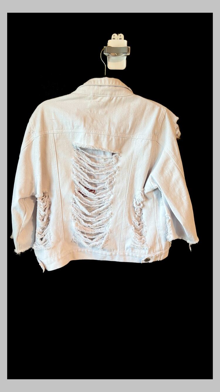 DAZL Women’s 3X White Distressed Denim Jacket Embroidered Patch Cropped